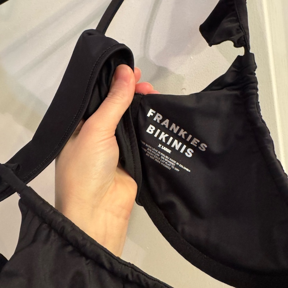 Frankie’s Bikinis Birdie Ruffle Bikini Top Black XL - Picture 3 of 8